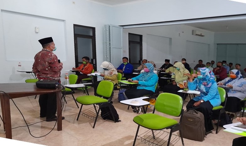 Berikan Materi kepada Peserta, Kepala BDK Surabaya Jelaskan tentang Kompetensi Kepala Madrasah